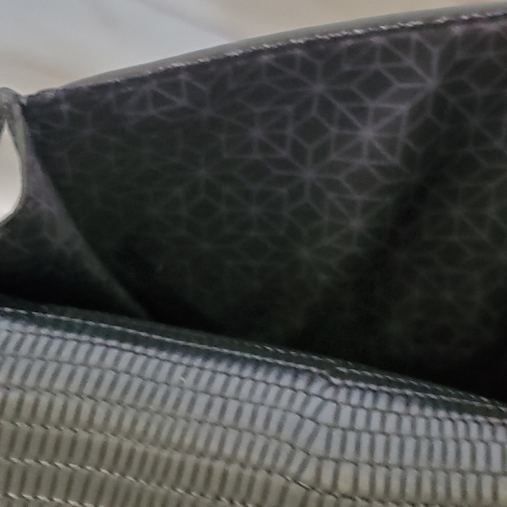 Time and Tru recycled materials vinyl snake textured shoulder bag green - Picture 11 of 16